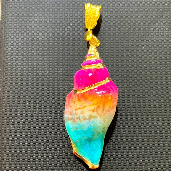Large colorful seashell pendant with gold tone bale - Picture 1 of 1